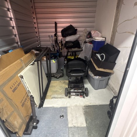 7 x 10 storage unit in Roseville, CA