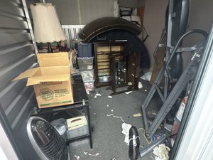 10 x 11 unit in Roseville