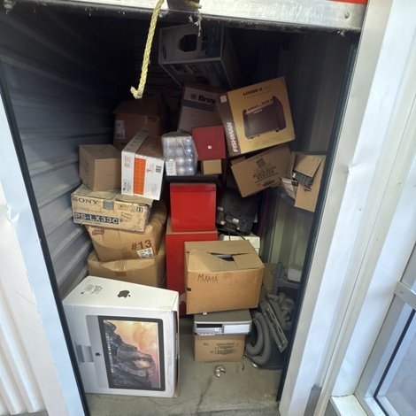 5 x 10 storage unit in Sacramento, CA