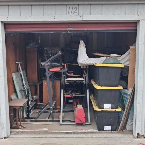 10 x 10 storage unit in Oakdale, CA