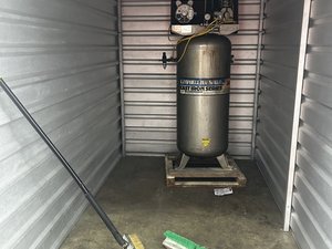 5 x 10 storage unit in Columbus, GA