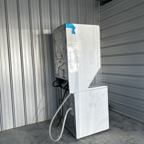 10 x 10 storage unit in Kathleen, GA