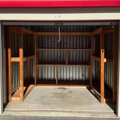 10 x 10 storage unit in NE Leland, NC