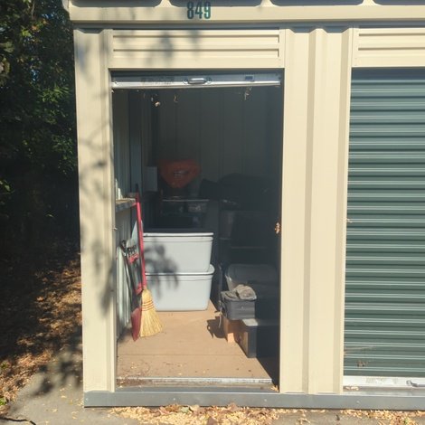 5 x 10 storage unit in Parma, OH