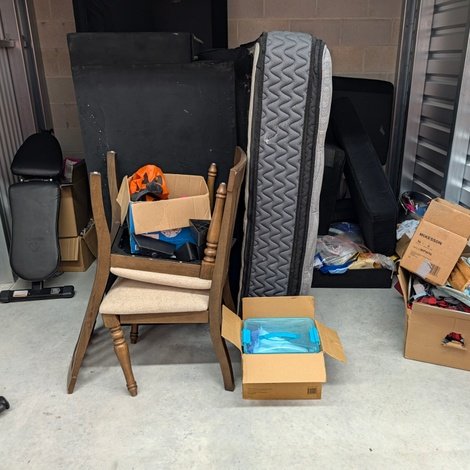 7 x 10 storage unit in Unknown, TX
