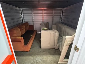 10 x 10 storage unit in Santa Clara, CA