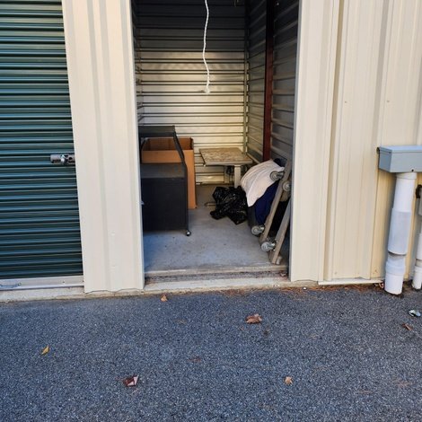 5 x 10 storage unit in Derry, NH