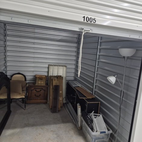 7 x 10 storage unit in Spring Hill, FL