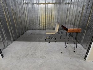 10 x 10 unit in Brockton
