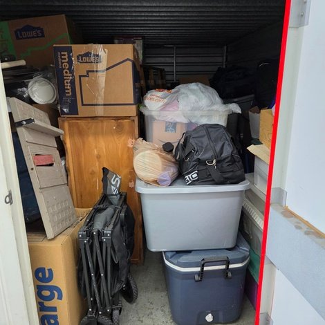 10 x 15 storage unit in Tampa, FL