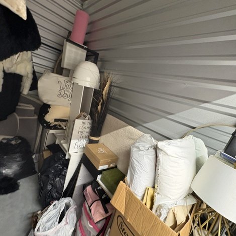 5 x 10 storage unit in Morrow, GA