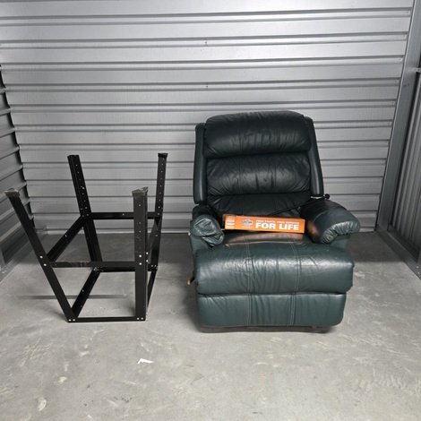 10 x 8 storage unit in Johnston, RI