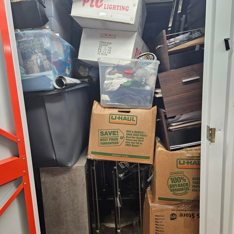 5 x 10 storage unit in Tampa, FL