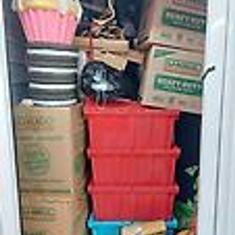 10 x 10 storage unit in Tampa, FL