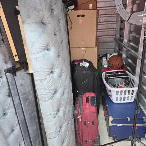 5 x 10 storage unit in Tampa, FL