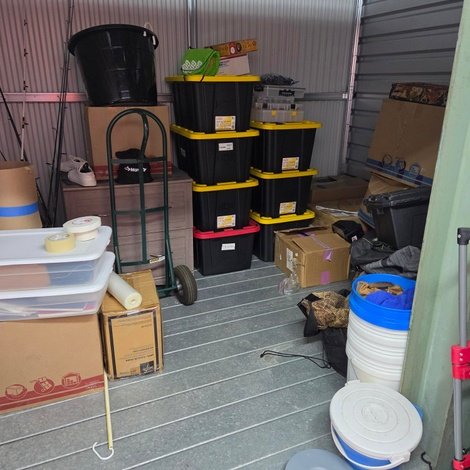 10 x 10 storage unit in Tampa, FL