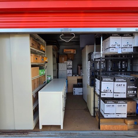 10 x 10 storage unit in Tampa, FL
