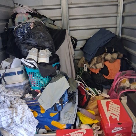 5 x 5 storage unit in Victorville, CA