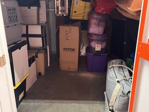 10 x 10 unit in W Woodside