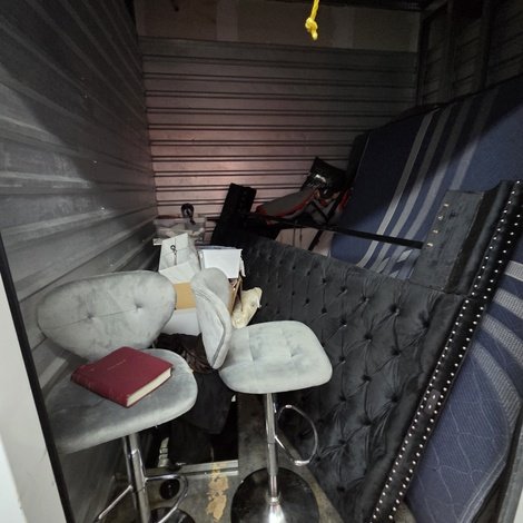 10 x 10 storage unit in College Park, GA