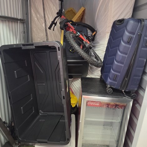 5 x 10 storage unit in College Park, GA