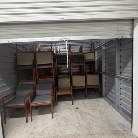 10 x 10 storage unit in Lakeland, FL