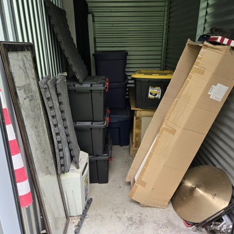 5 x 10 storage unit in Johnston, RI