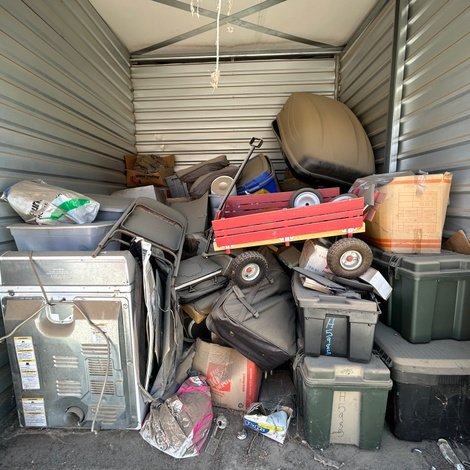 10 x 10 storage unit in Victorville, CA