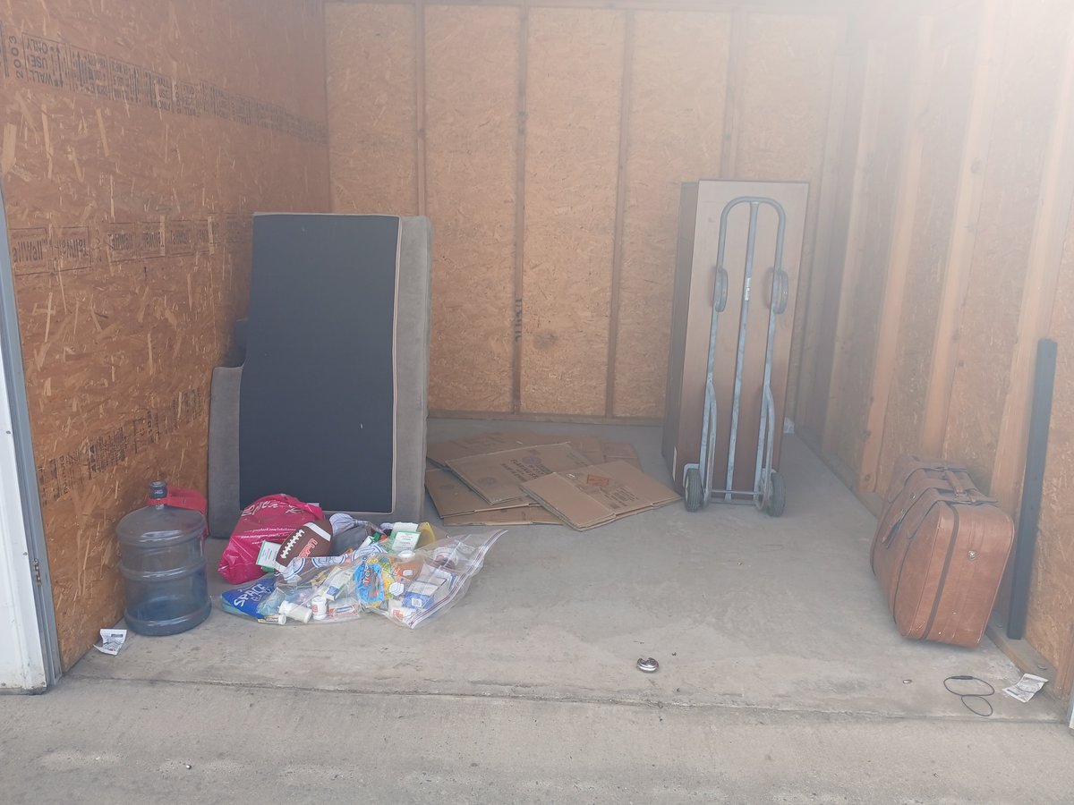 10 x 10 storage unit in Fresno, CA