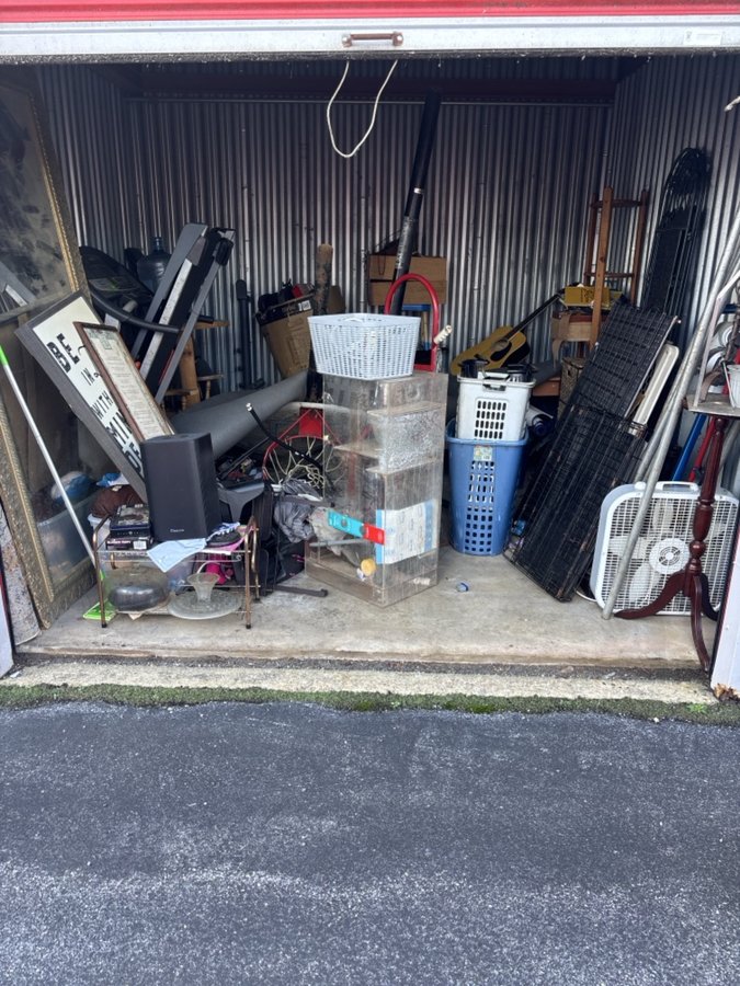10 x 10 storage unit in Claymont, DE