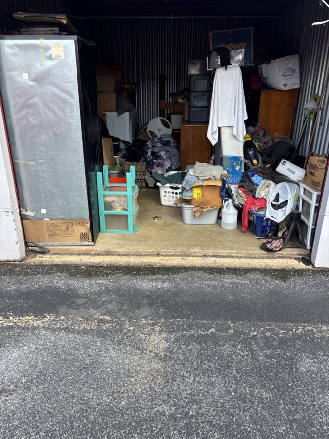 10 x 15 storage unit in Claymont, DE