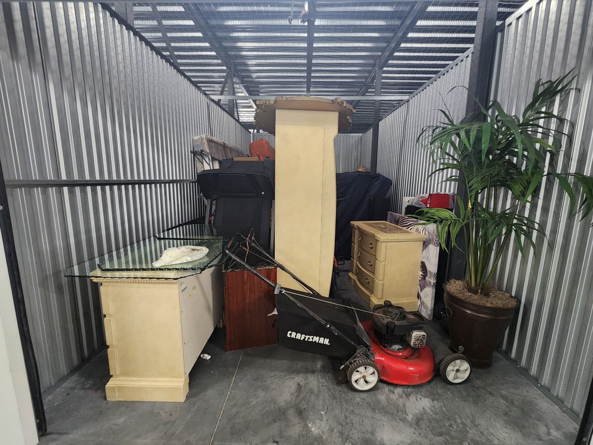 10 x 20 storage unit in Poinciana, FL
