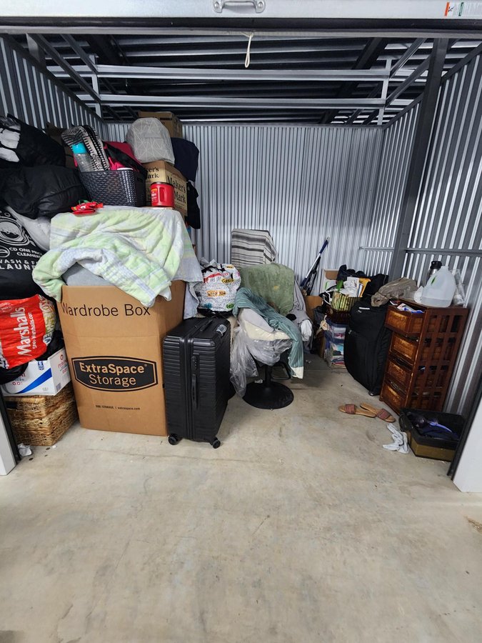10 x 7 storage unit in Lombard, IL