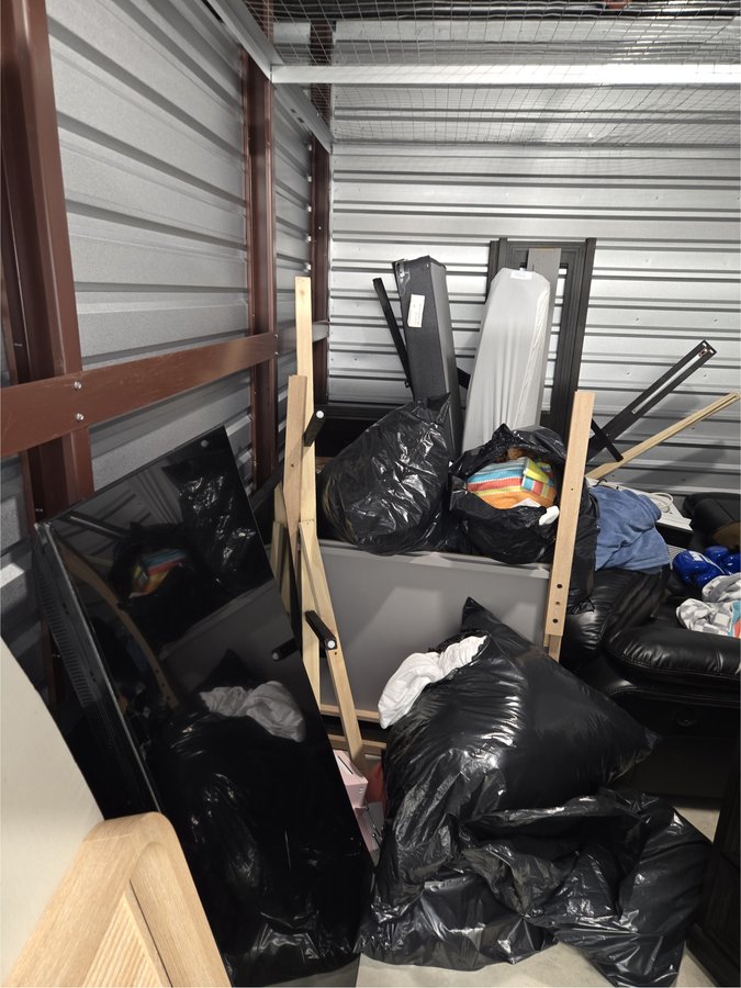 10 x 14 storage unit in Copiague, NY