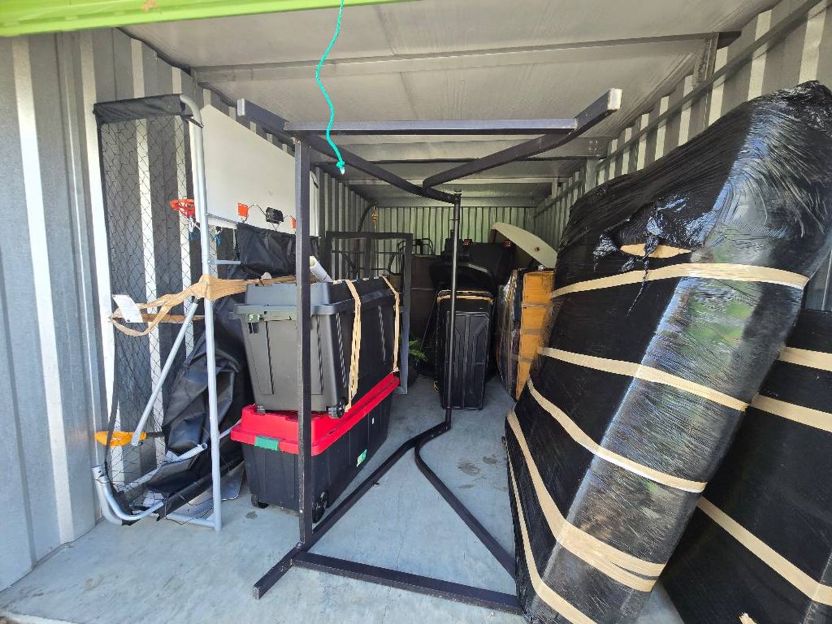 10 x 20 storage unit in Stafford, VA