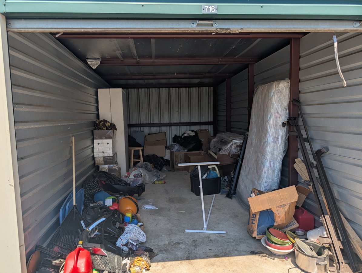 10 x 20 storage unit in Trenton, NJ