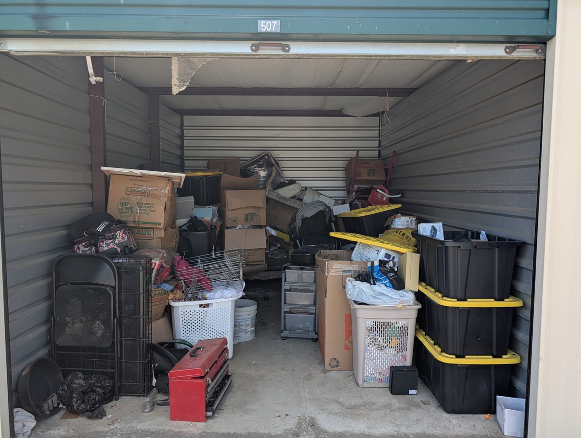 10 x 15 storage unit in Trenton, NJ