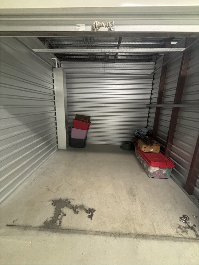 10 x 10 storage unit in Middle River, MD