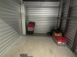 10 x 10 storage unit in Middle River, MD