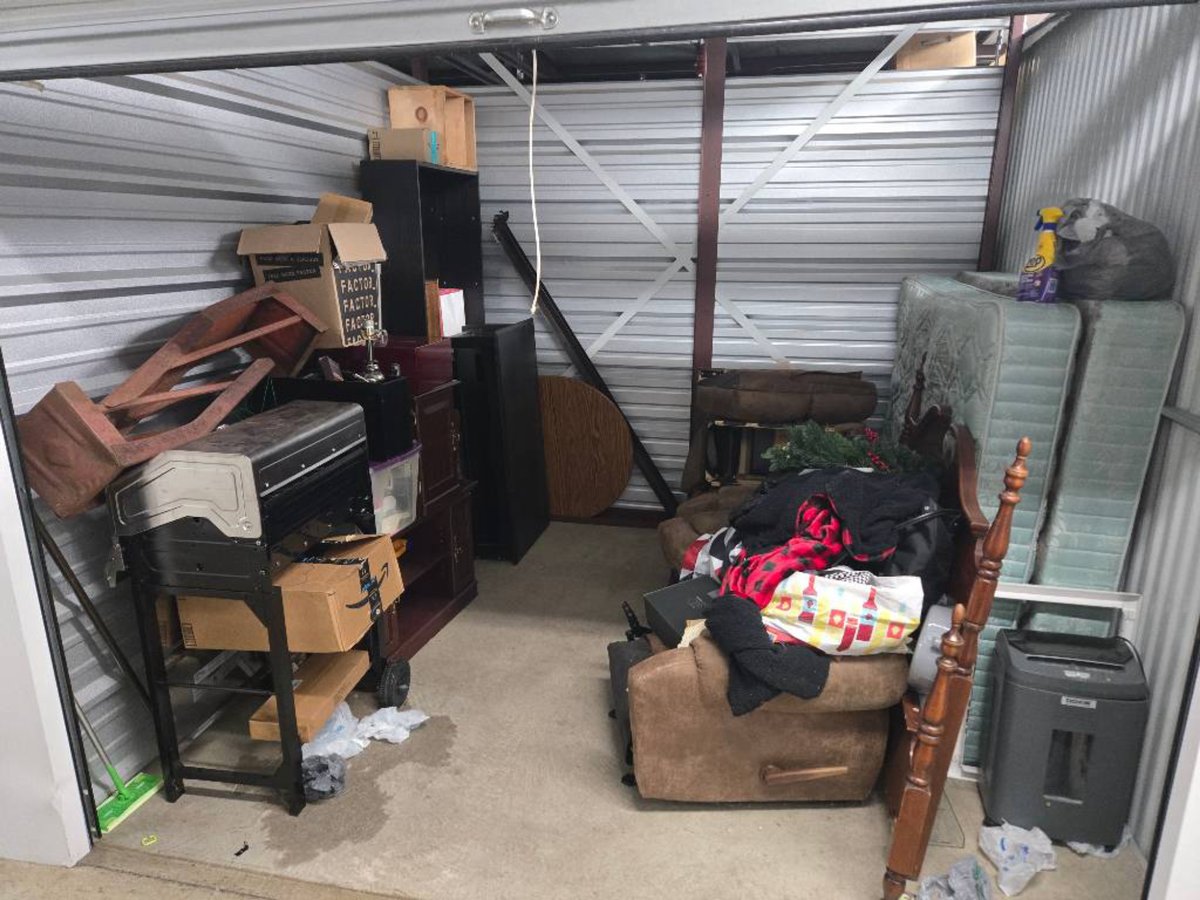 10 x 10 storage unit in North Aurora, IL