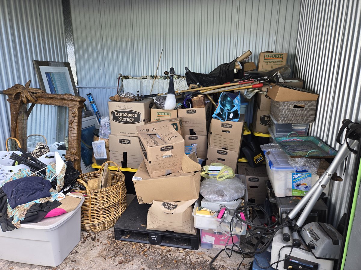 11 x 8 storage unit in Sarasota, FL