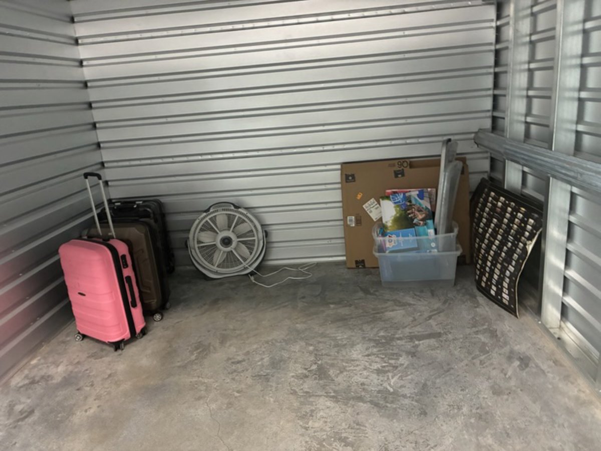 10 x 10 storage unit in Portland, OR