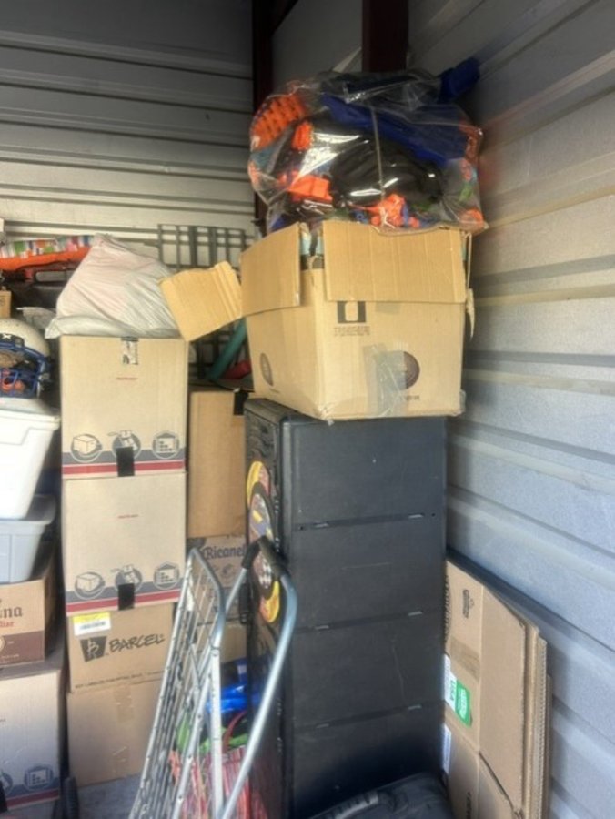 10 x 10 storage unit in Aurora, CO