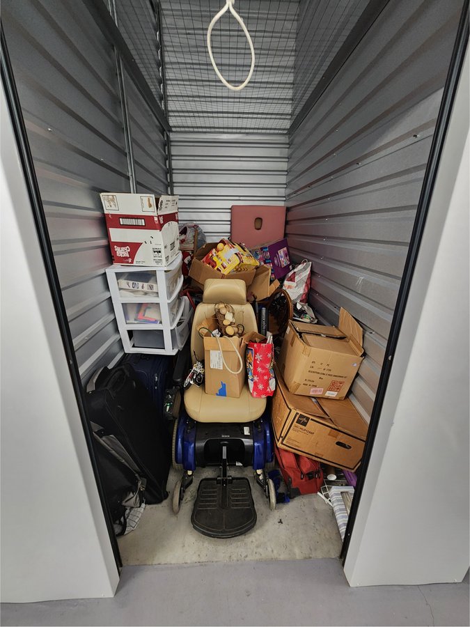 5 x 10 storage unit in Lutz, FL