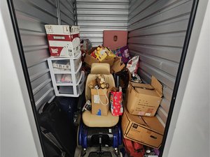 5 x 10 storage unit in Lutz, FL
