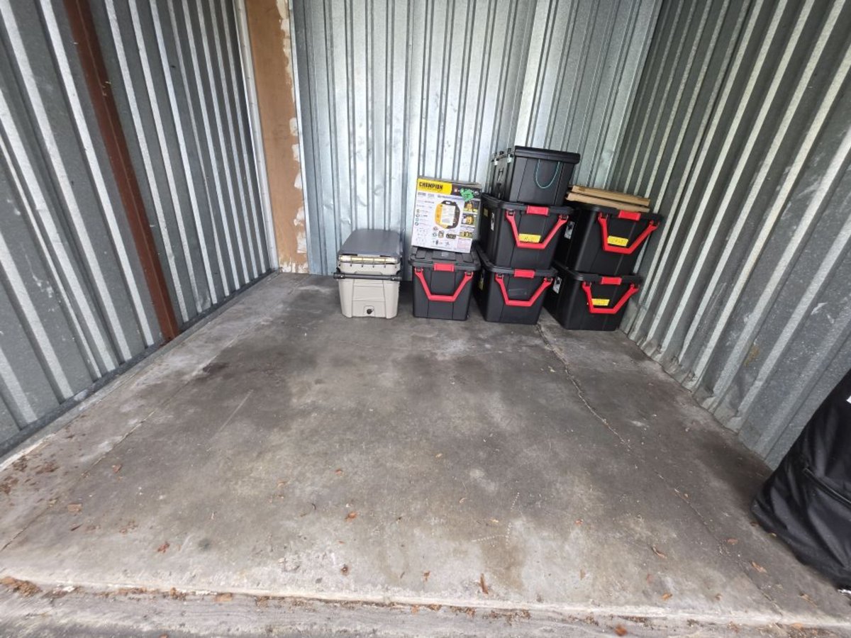 10 x 10 storage unit in Davie, FL