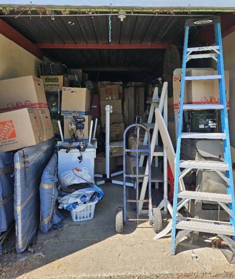10 x 30 storage unit in Tracy, CA
