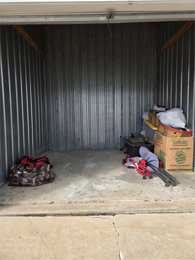 10 x 10 storage unit in Warrenton, MO