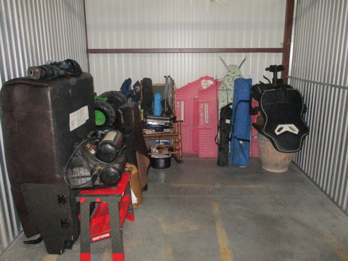 10 x 10 storage unit in Jacksonville, FL