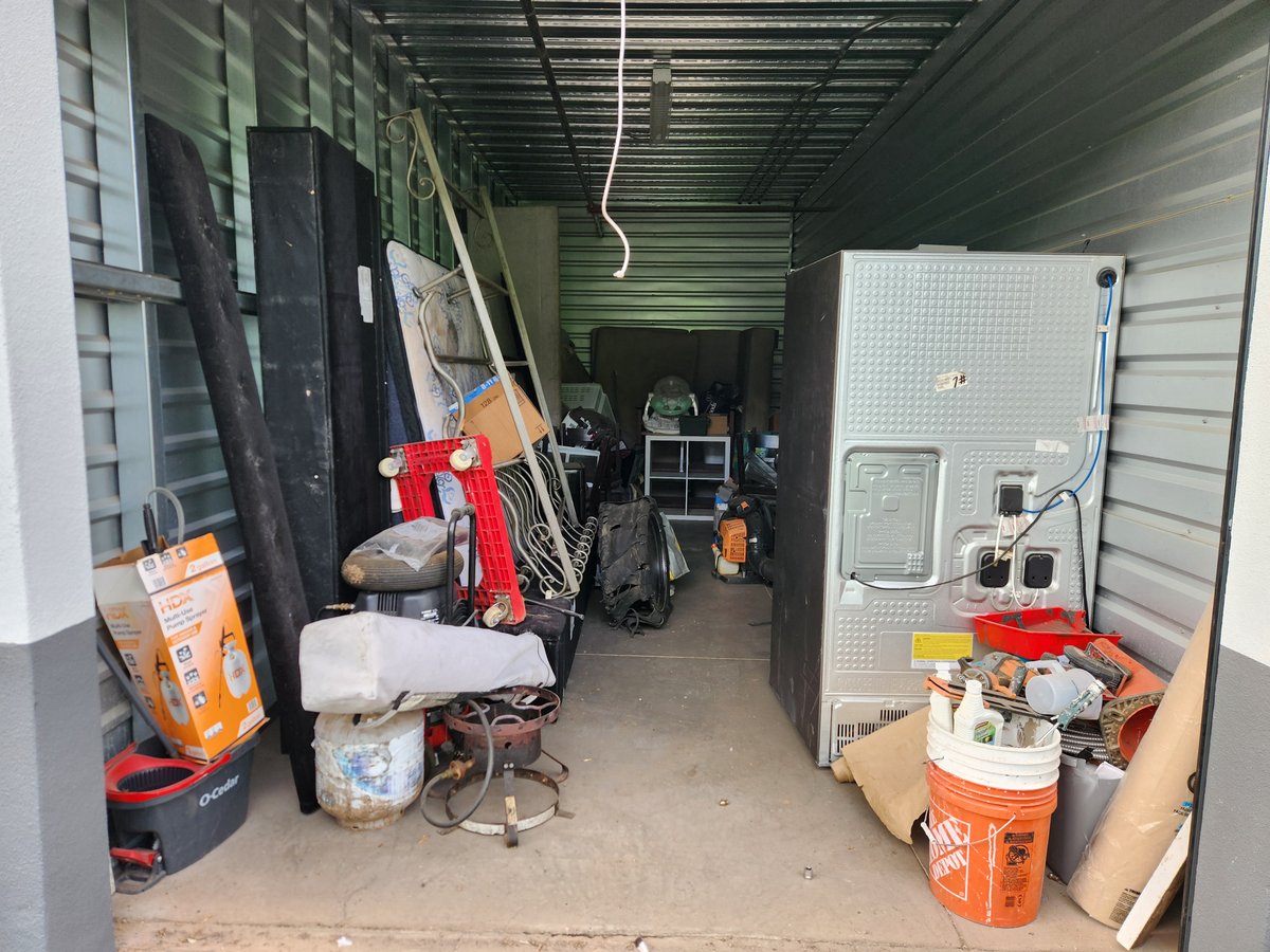 10 x 25 storage unit in Phoenix, AZ